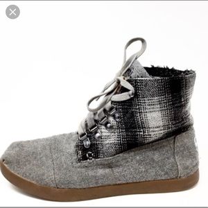 EUC TOMS "Highland Bota" Boots!